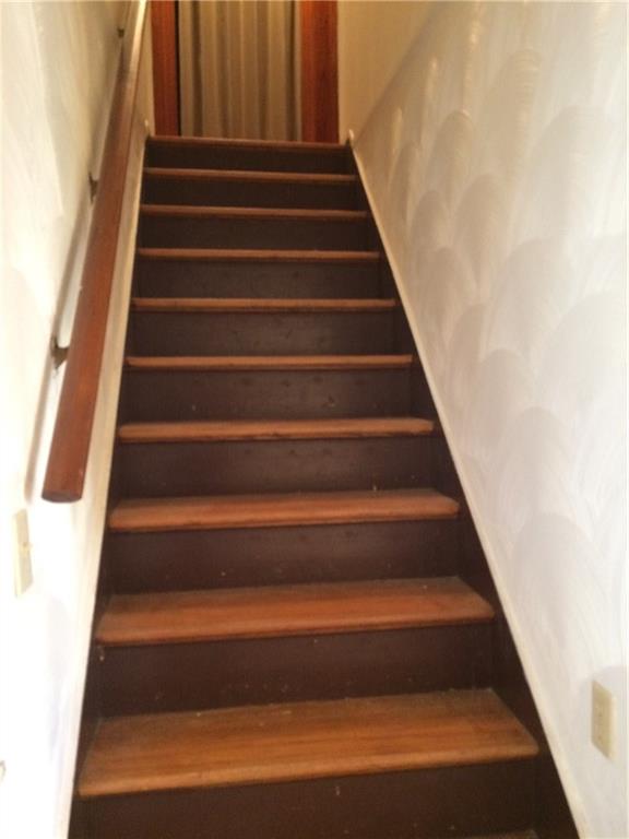 606 Ridgemont Drive Pittsburgh, PA 15220 - Photo 13 of 18 Closet at top of stairs plus 2 bedrooms