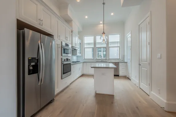 $2,400 | 4057 Leeland Street, Houston, TX 77023