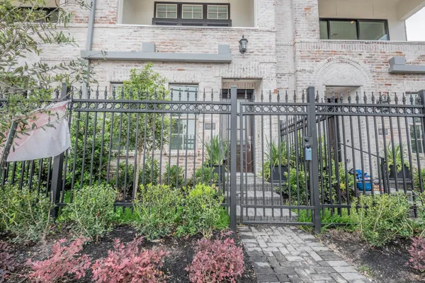 $2,400 | 4057 Leeland Street, Houston, TX 77023