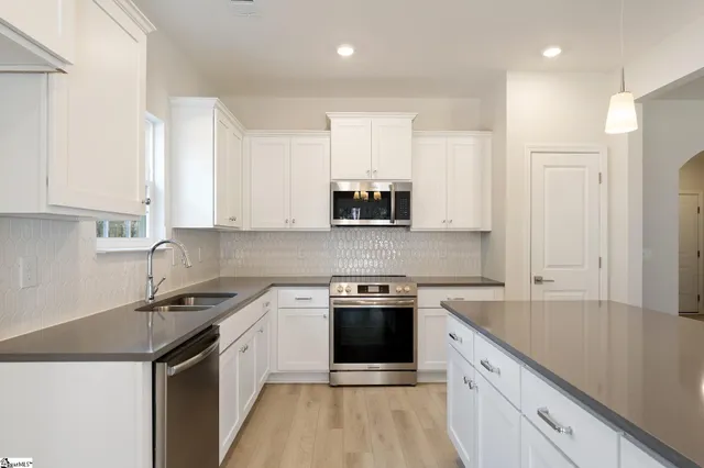 $359,000 | 118 Lakeside Drive, Anderson, SC 29621