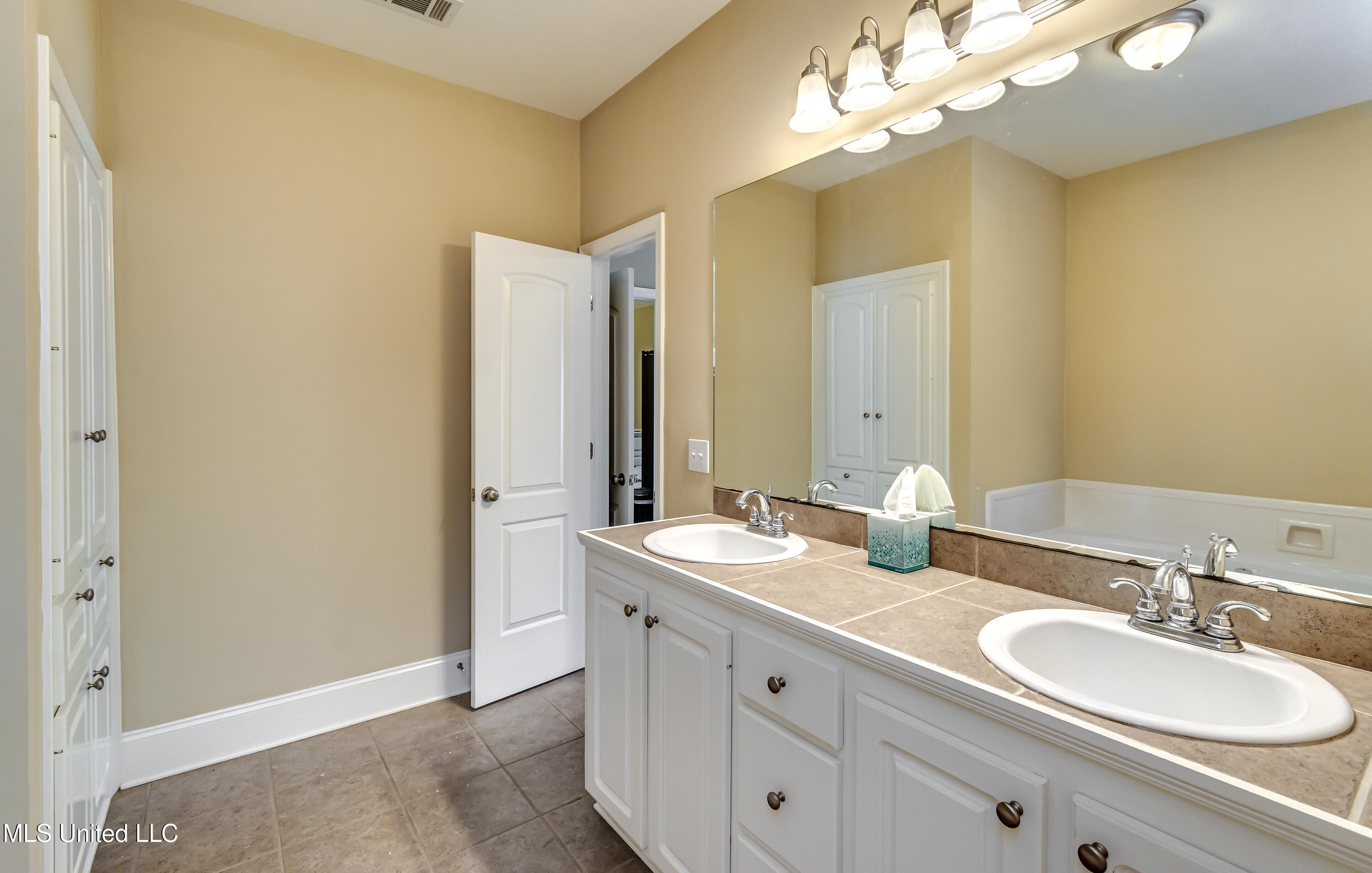 218 Cres Ridge Drive Madison, MS 39110 - Photo 54 of 63 218 Crescent Ridge Dr-53