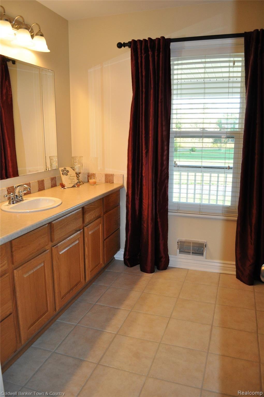 9461 Crofoot Road Fowlerville, MI 48836 - Photo 26 of 53 DSC_0257.jpg