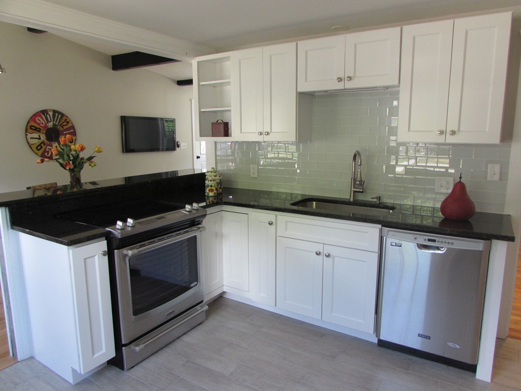 11 Grace Road Wayland, MA 01778 - Photo 3 of 26 Gallery Image 3