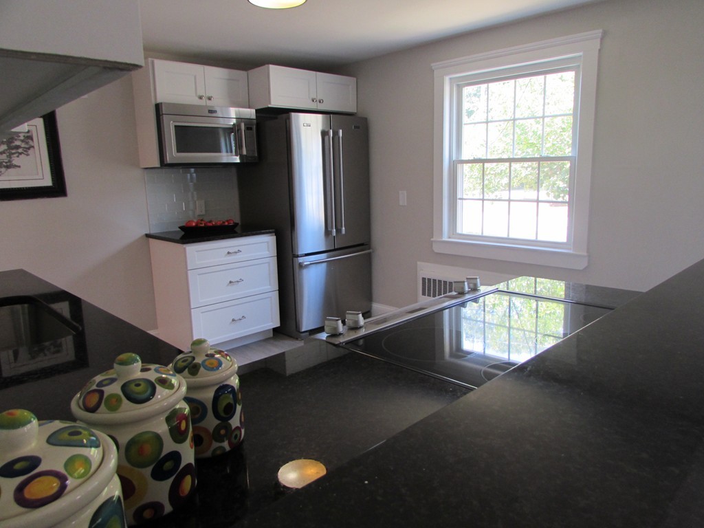 11 Grace Road Wayland, MA 01778 - Photo 5 of 26 Gallery Image 5