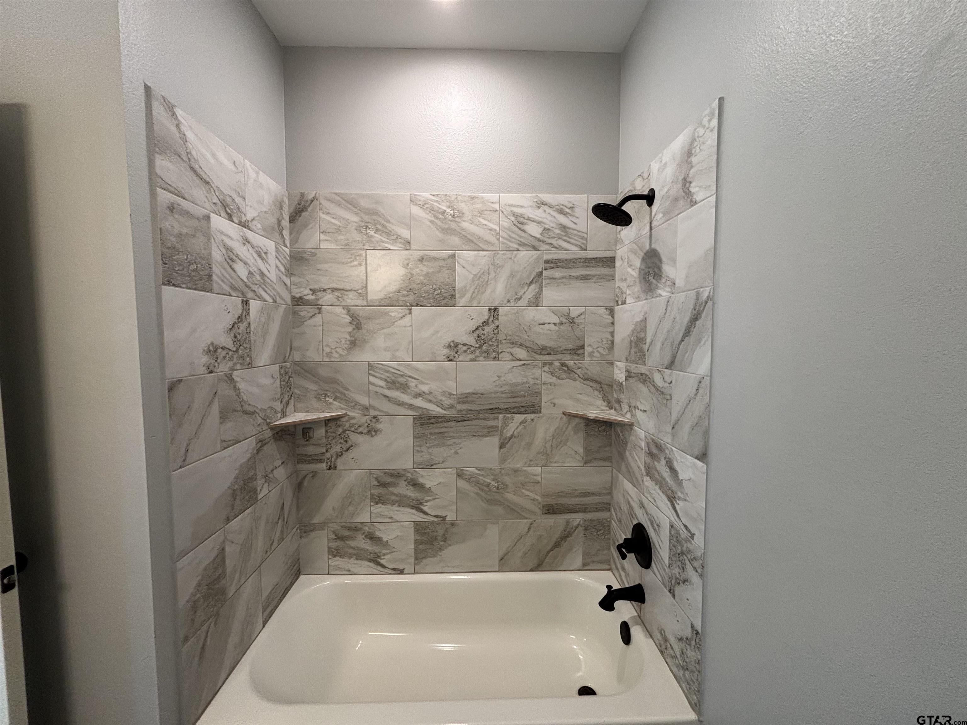 196 Twisted Oaks Road Rusk, TX 75785 - Photo 11 of 25 a bathroom with a bathtub