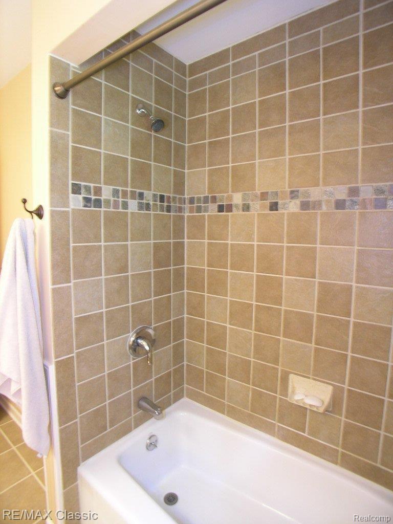 312 Whims Lane Rochester, MI 48306 - Photo 17 of 19 Temp Whims and Creekside 025.JPG