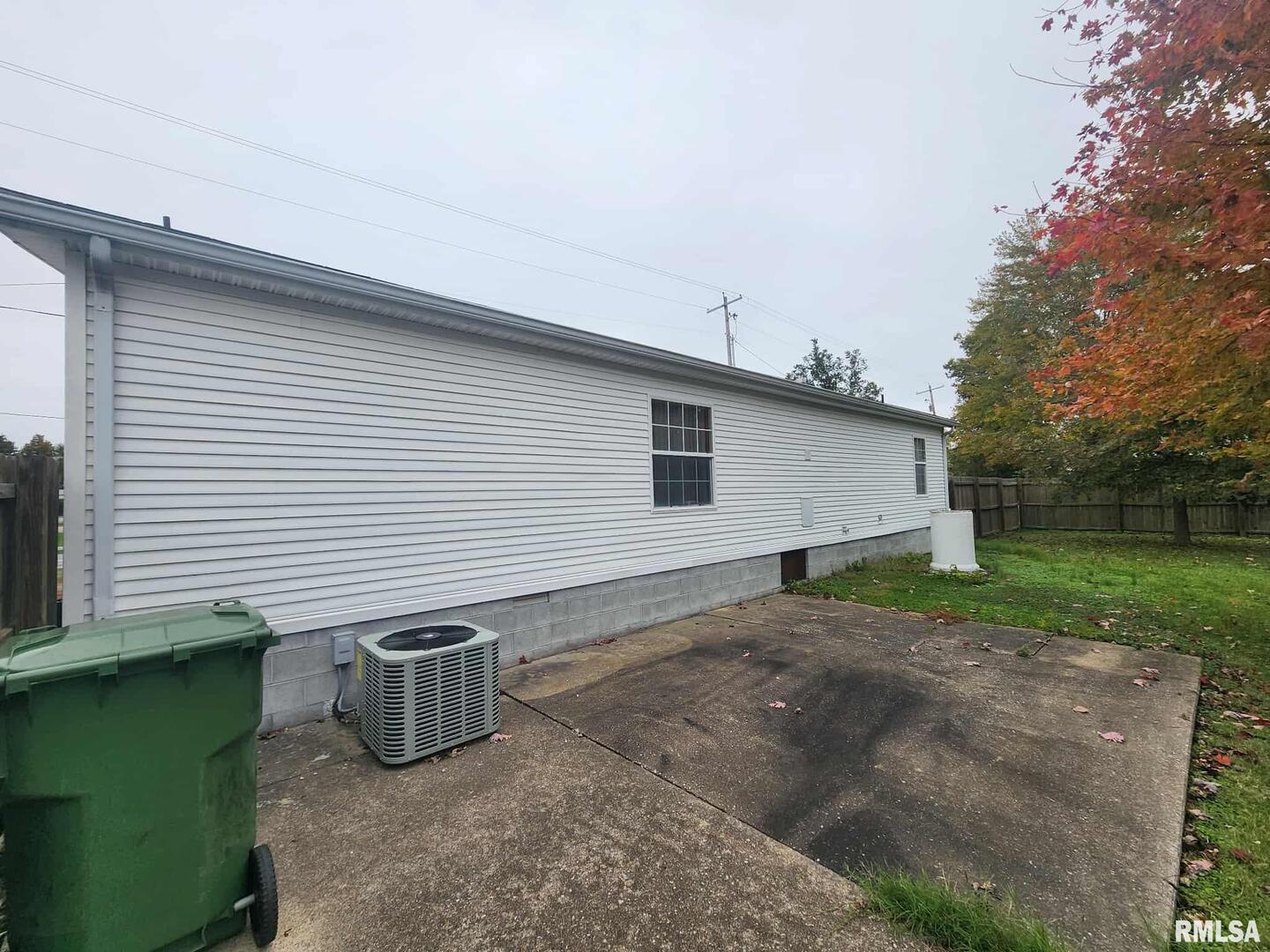 114 East Main Street Ewing, IL 62836 - Photo 3 of 21