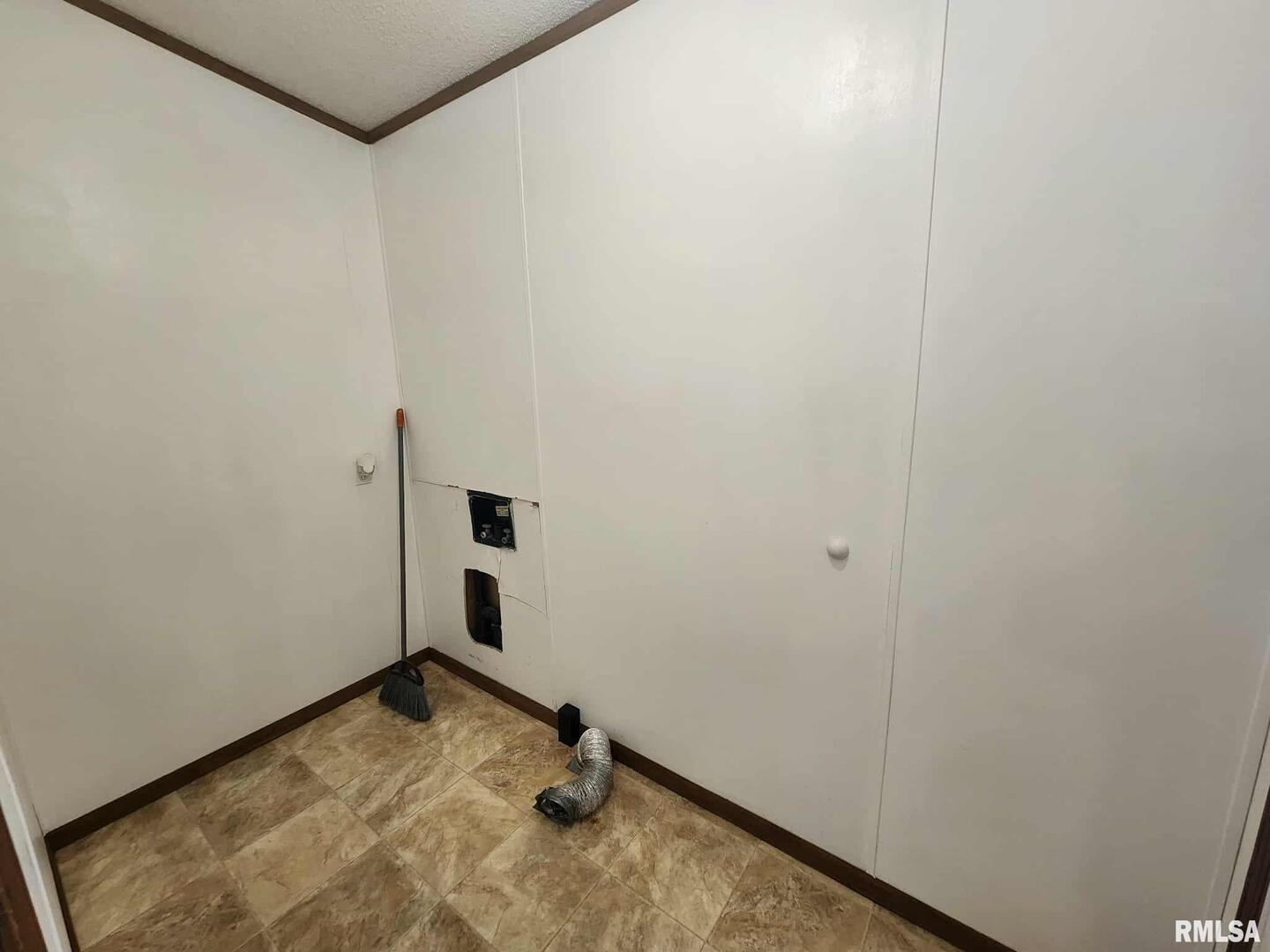 114 East Main Street Ewing, IL 62836 - Photo 9 of 21