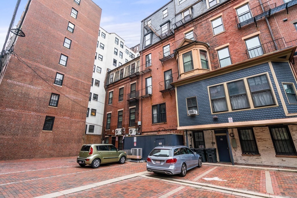 84 Commonwealth Avenue, Unit 4 Boston, MA 02116 - Photo 30 of 39