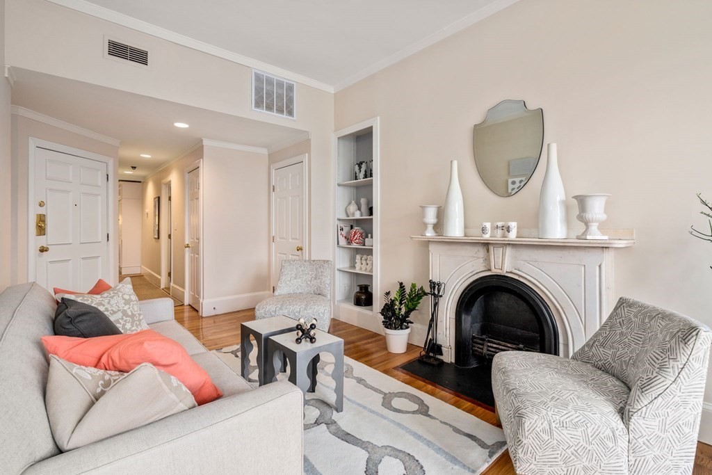 84 Commonwealth Avenue, Unit 4 Boston, MA 02116 - Photo 7 of 39