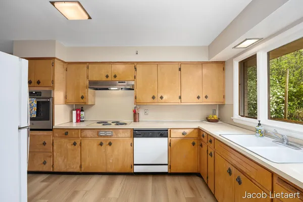 $325,000 | 1836 Millbrook Street Southeast, Grand Rapids, MI 49508