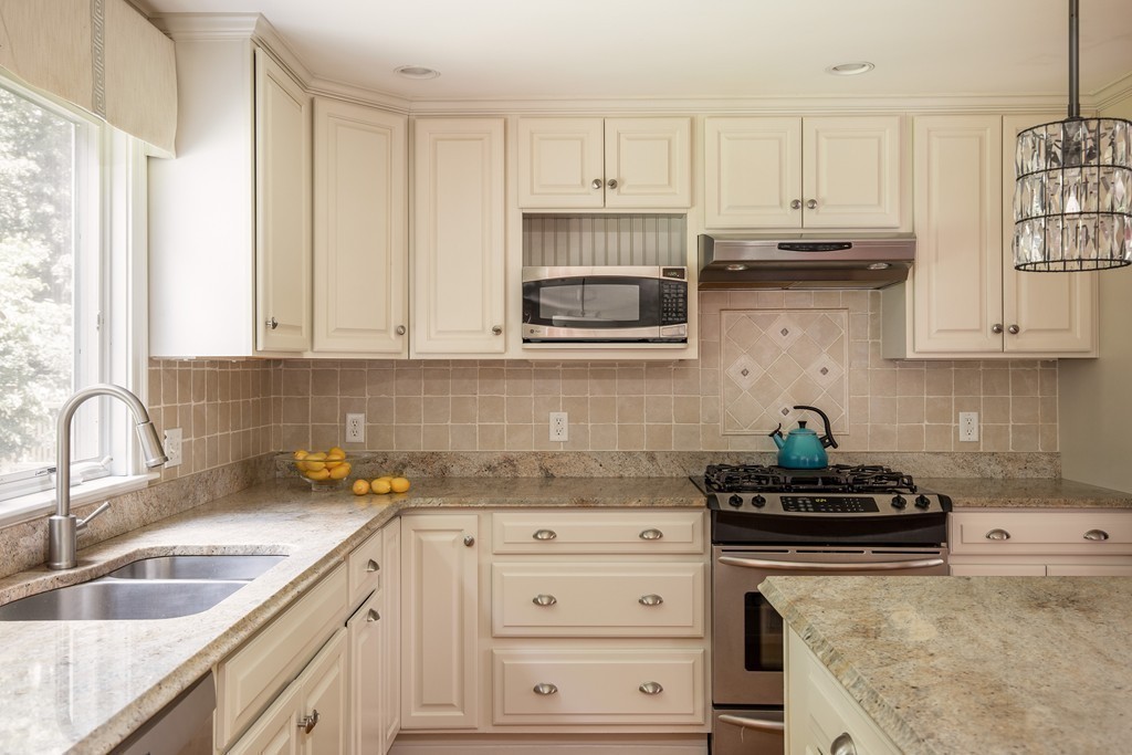 7 Canterbury Road Winchester, MA 01890 - Photo 12 of 30 Gallery Image 12