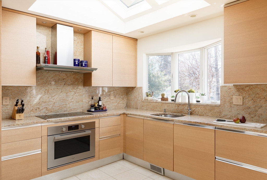 22 Burdean Road Newton, MA 02459 - Photo 7 of 29