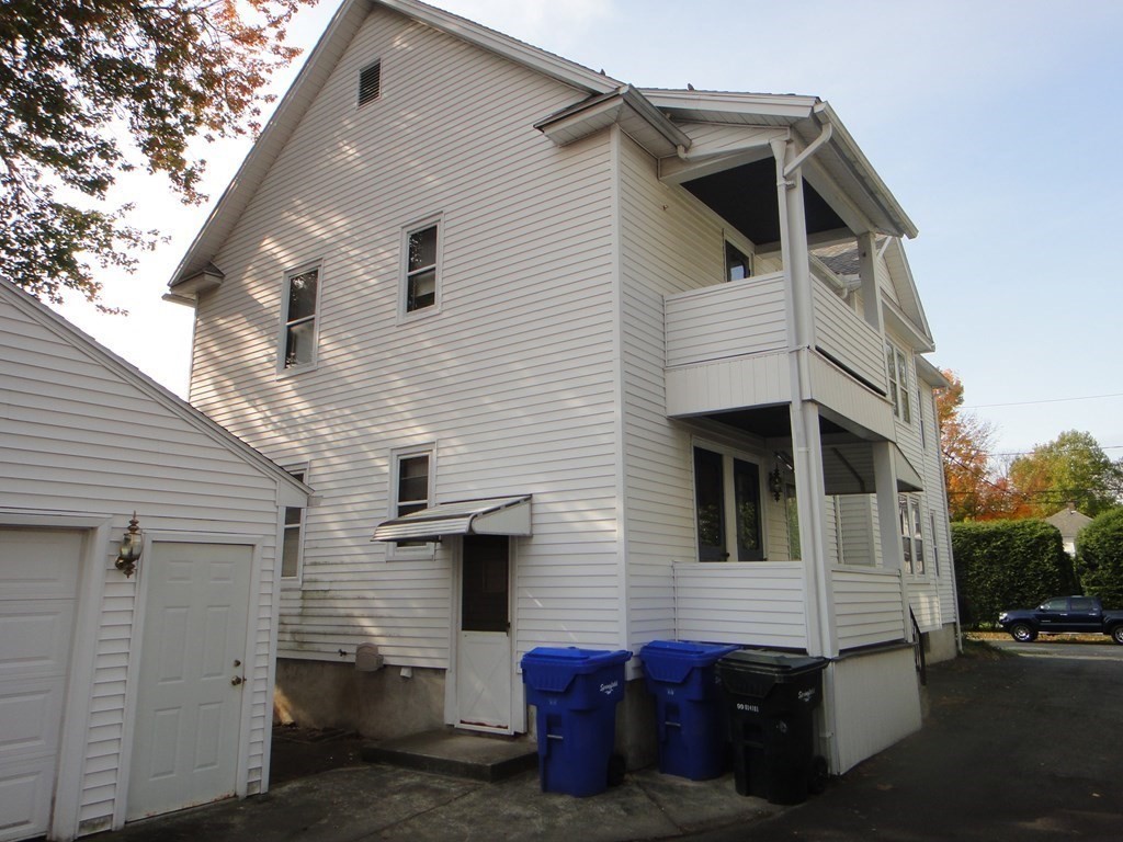 27-29 Howes Street Springfield, MA 01118 - Photo 4 of 28 a view of a white house with a large space