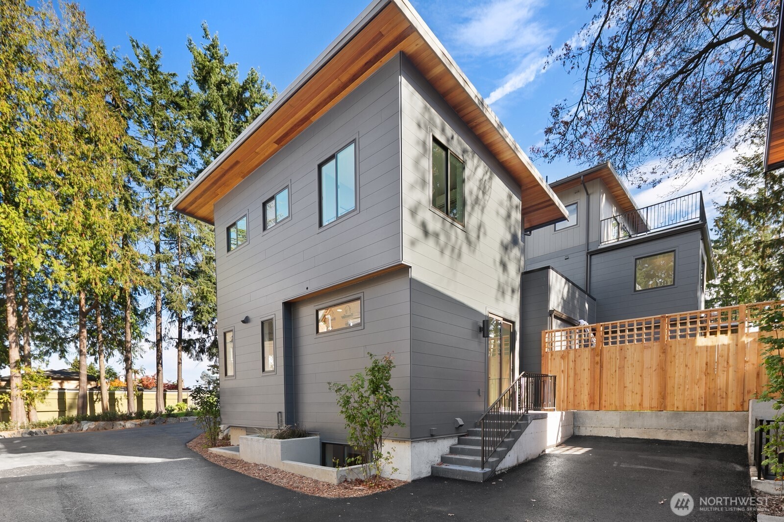 3949 West Barrett Lane Seattle, WA 98199 - Photo 2 of 33 Gallery Image 2