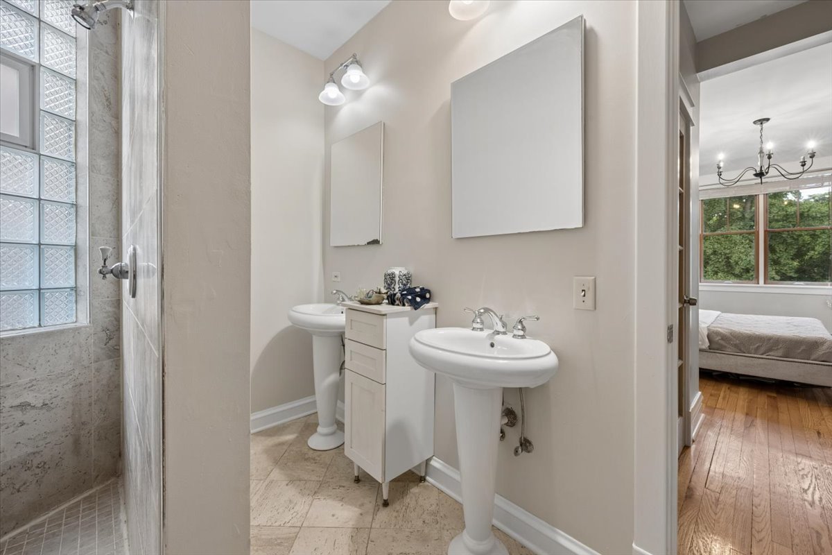 4237 North Wolcott Avenue Chicago, IL 60613 - Photo 33 of 38