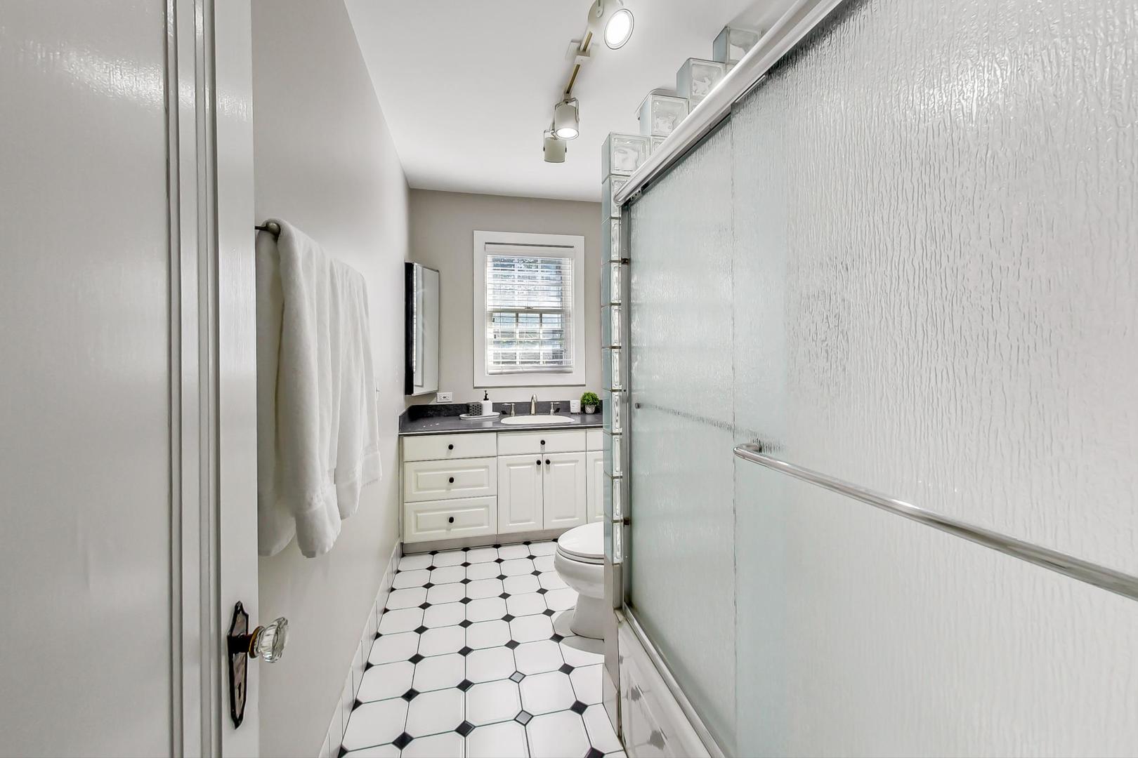1037 Hillside Road Northbrook, IL 60062 - Photo 35 of 46