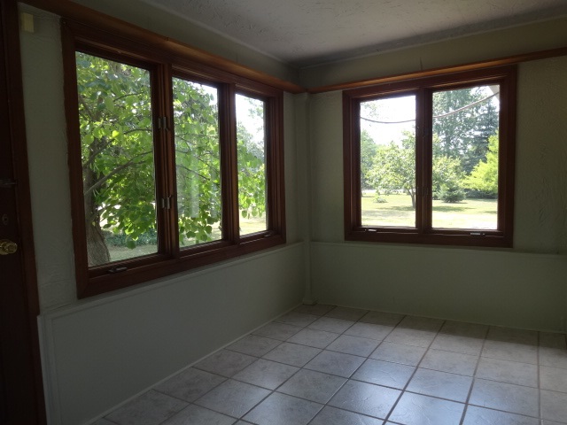 8219 Auburn Road Fort Wayne, IN 46825 - Photo 12 of 31