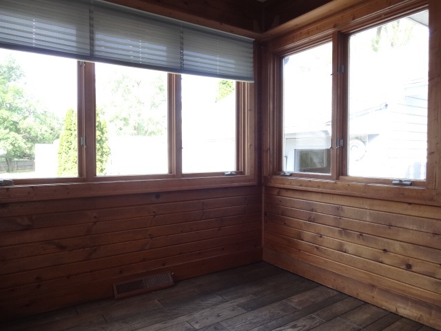 8219 Auburn Road Fort Wayne, IN 46825 - Photo 4 of 31