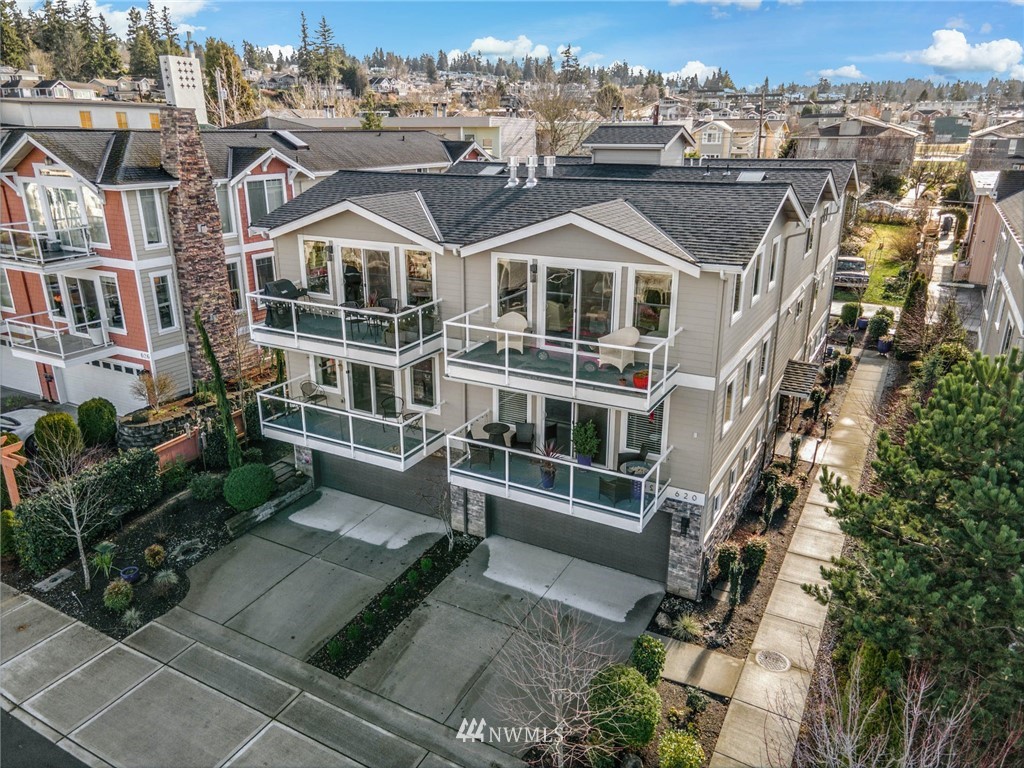 620 Glen Street, Unit 202 Edmonds, WA 98020 - Photo 2 of 24