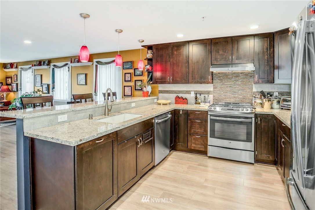 620 Glen Street, Unit 202 Edmonds, WA 98020 - Photo 11 of 24