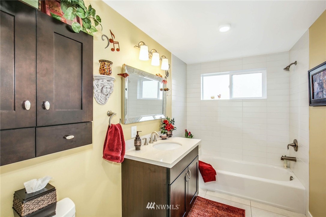 620 Glen Street, Unit 202 Edmonds, WA 98020 - Photo 14 of 24