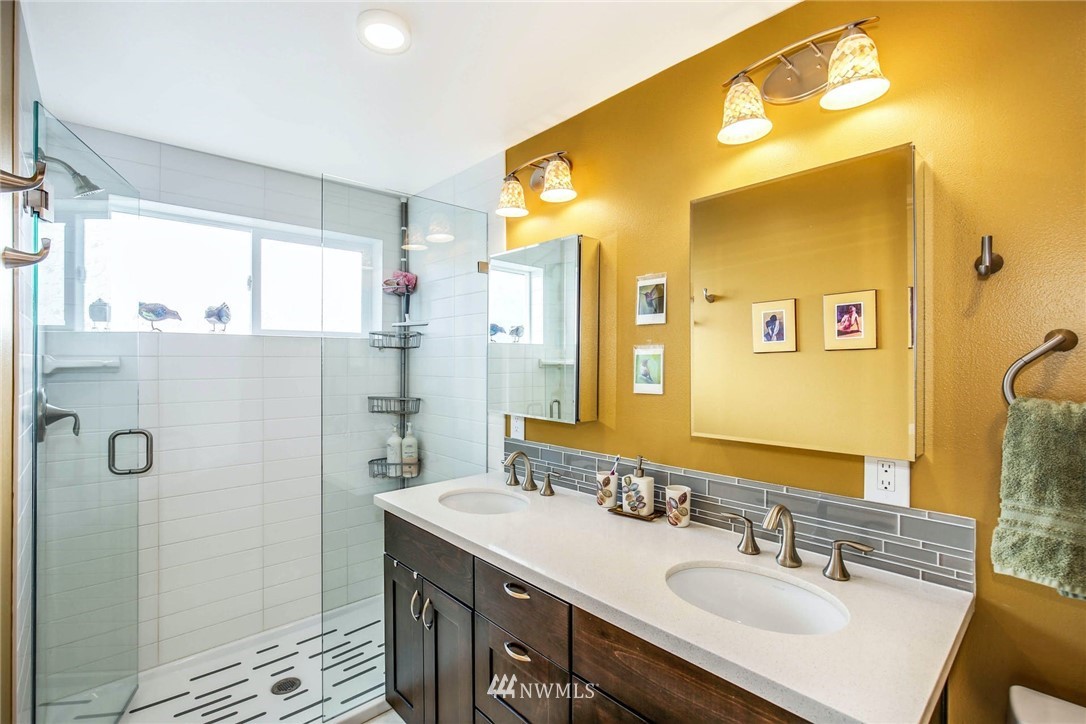 620 Glen Street, Unit 202 Edmonds, WA 98020 - Photo 16 of 24