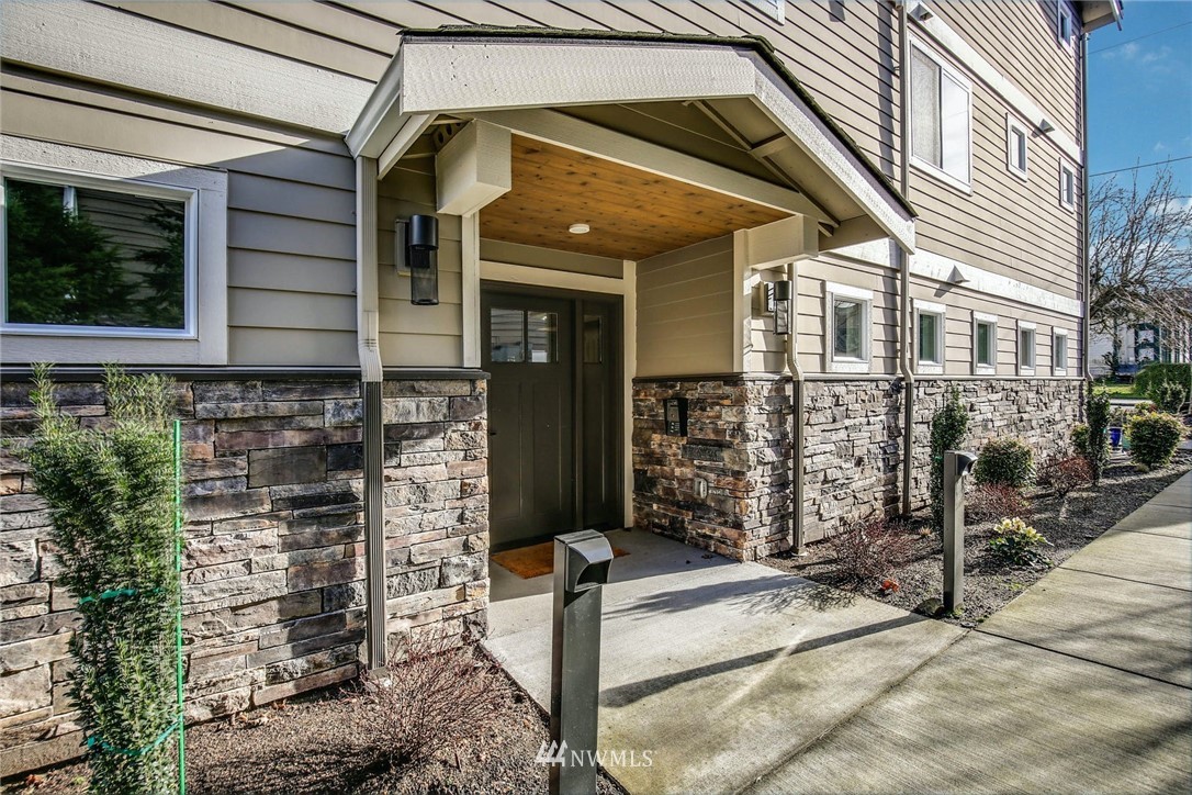 620 Glen Street, Unit 202 Edmonds, WA 98020 - Photo 4 of 24