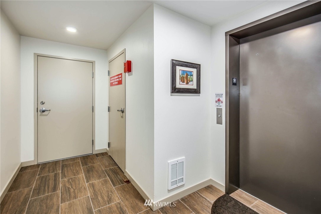 620 Glen Street, Unit 202 Edmonds, WA 98020 - Photo 5 of 24