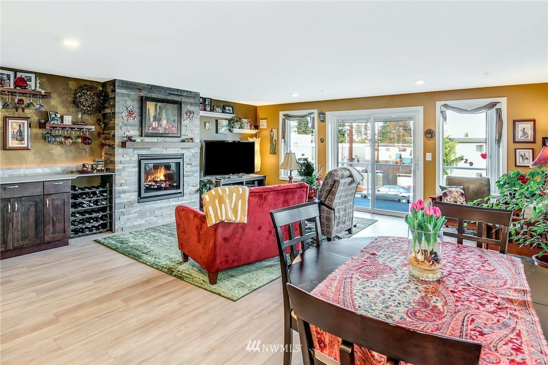 620 Glen Street, Unit 202 Edmonds, WA 98020 - Photo 8 of 24