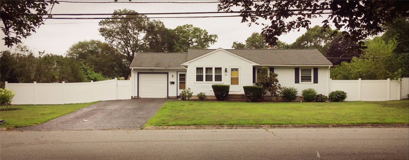 90 Woodcrest Road Warwick, RI 02889 - Photo 4 of 24 Gallery Image 4
