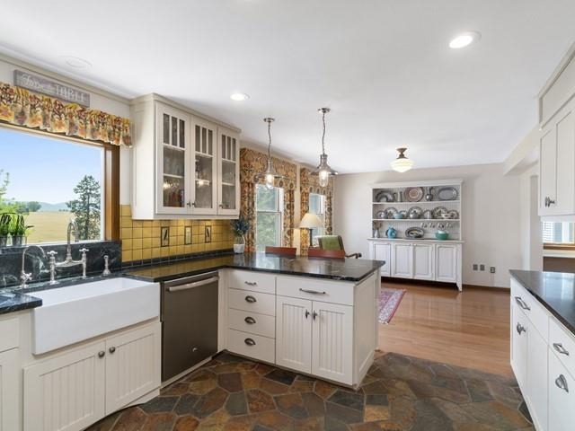 12316 North Red Hawk Lane Spokane, WA 99217 - Photo 8 of 39 Gallery Image 8