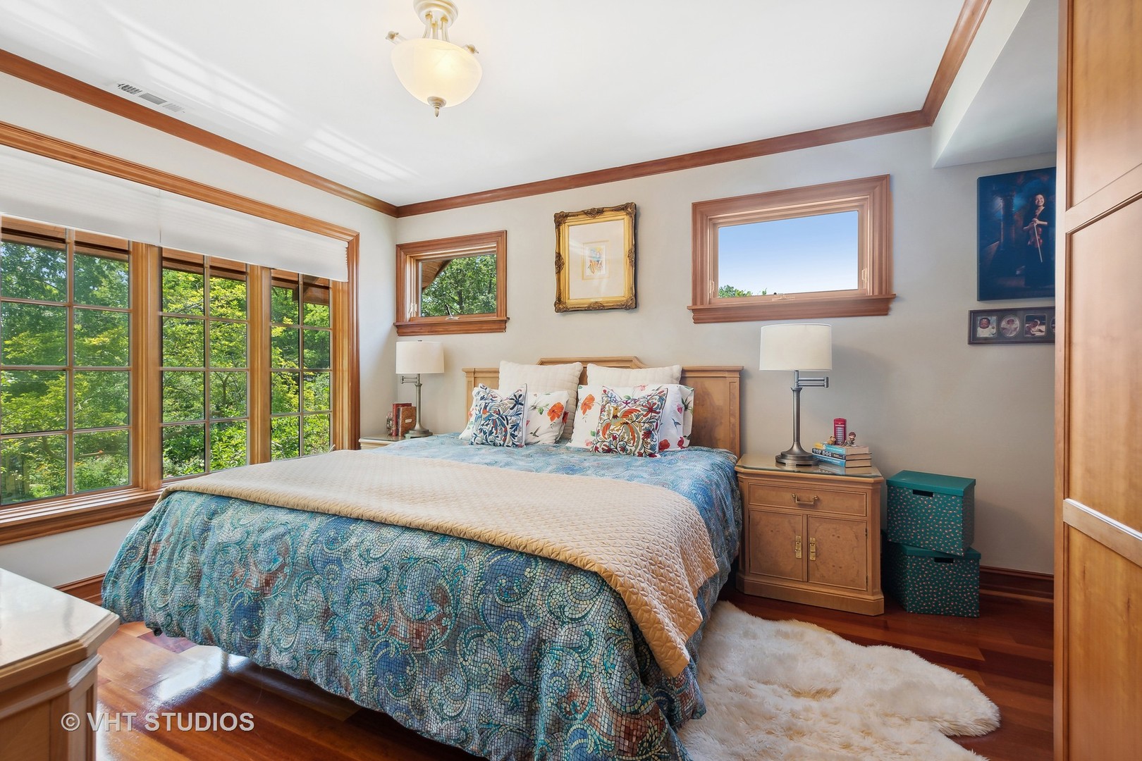 305 Central Avenue Wilmette, IL 60091 - Photo 20 of 42 a bedroom with a bed and a window