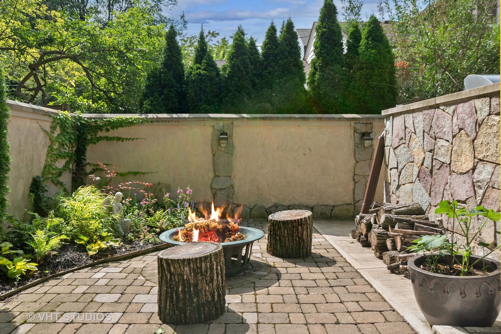 305 Central Avenue Wilmette, IL 60091 - Photo 29 of 42 a view of a balcony with sitting area