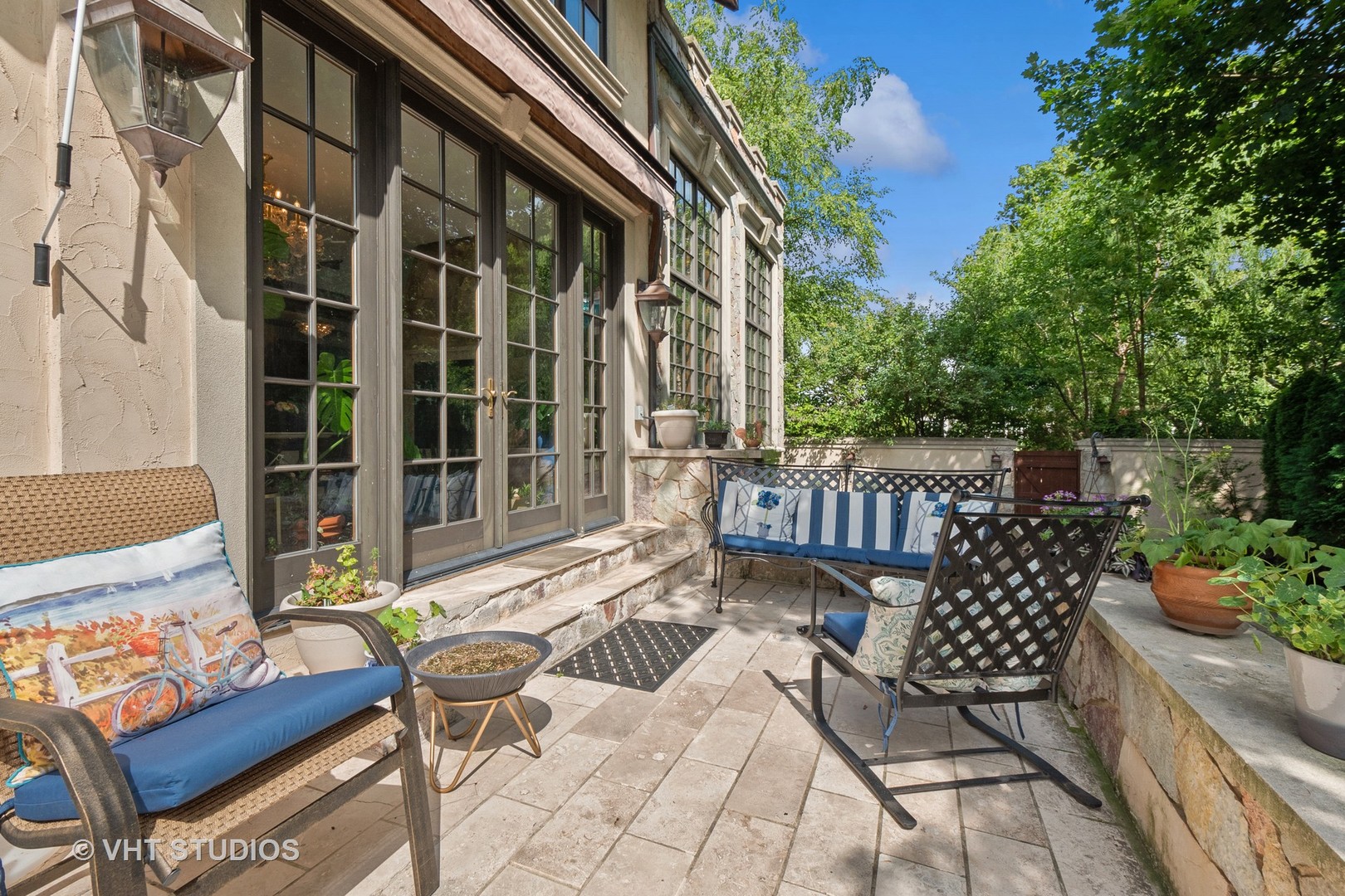 305 Central Avenue Wilmette, IL 60091 - Photo 30 of 42 a view of a chairs and table in the patio
