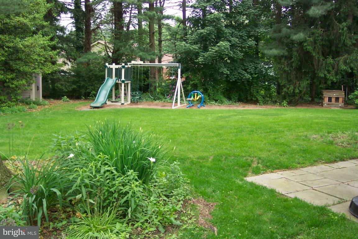 2733 Brookfield Road Lancaster, PA 17601 - Photo 3 of 23