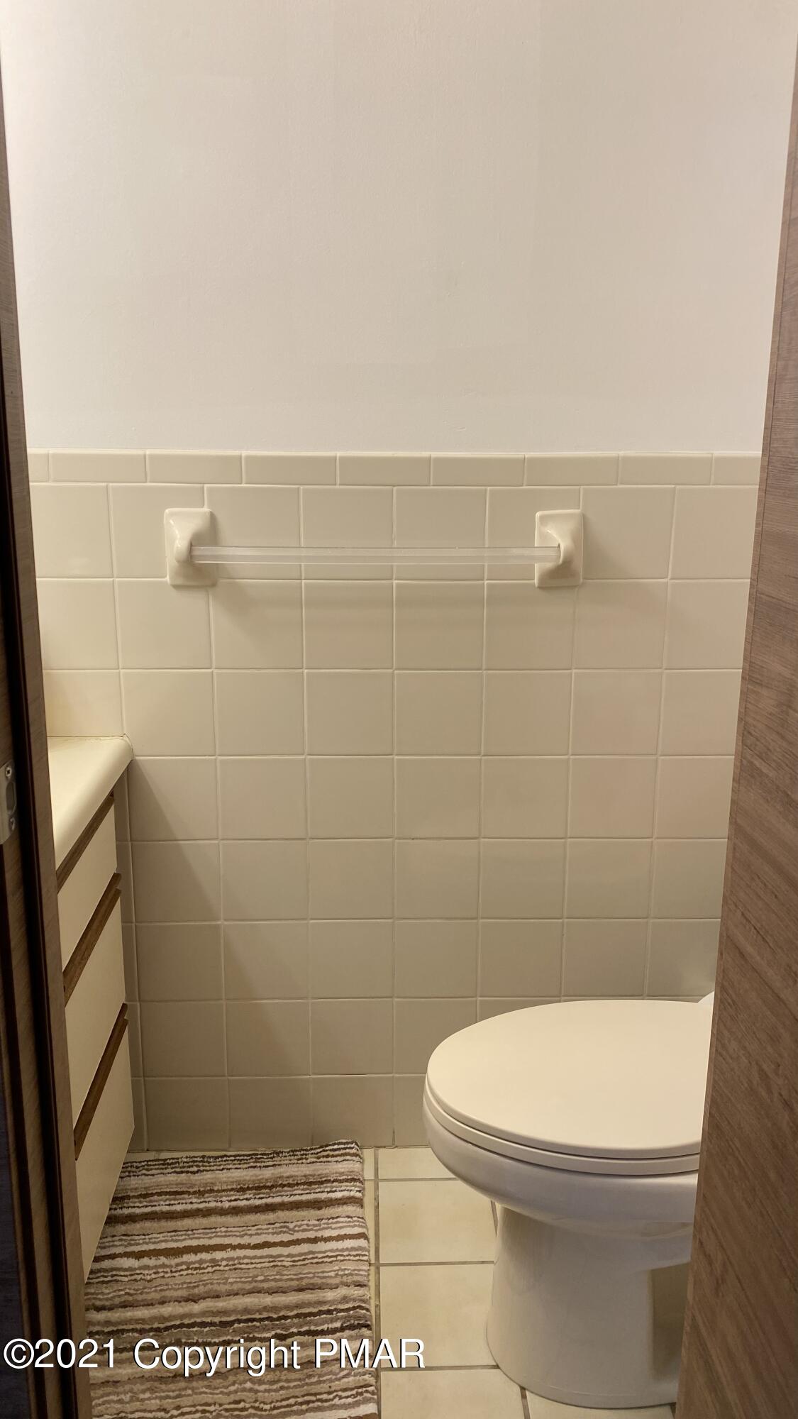 3315 Windemere Drive Bushkill, PA 18324 - Photo 20 of 55 a bathroom with a toilet