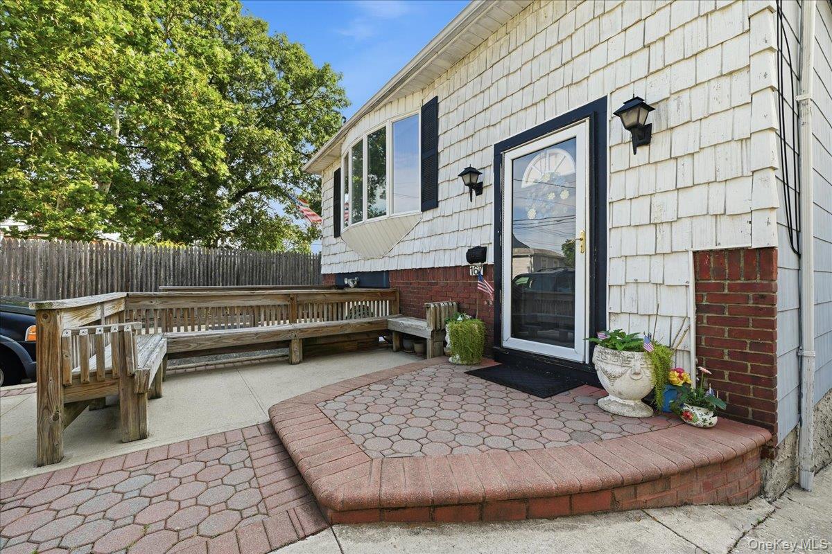 167 Lyon Street Valley Stream, NY 11580 - Photo 7 of 35