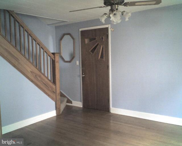 29 Portship Road Dundalk, MD 21222 - Photo 2 of 6 Living Room