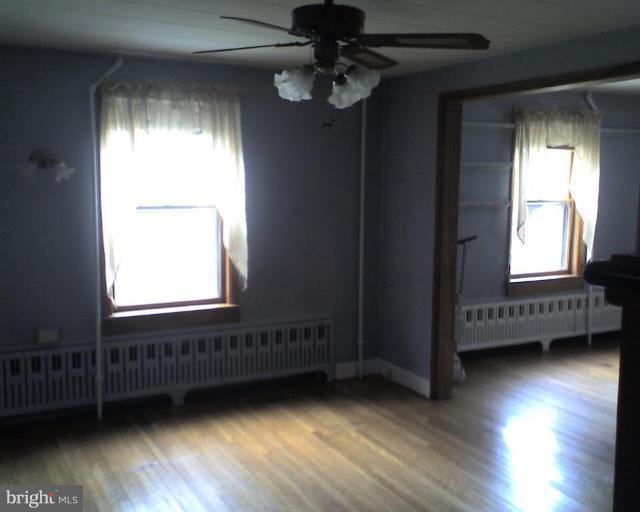 29 Portship Road Dundalk, MD 21222 - Photo 4 of 6 Living Room/Dining Room
