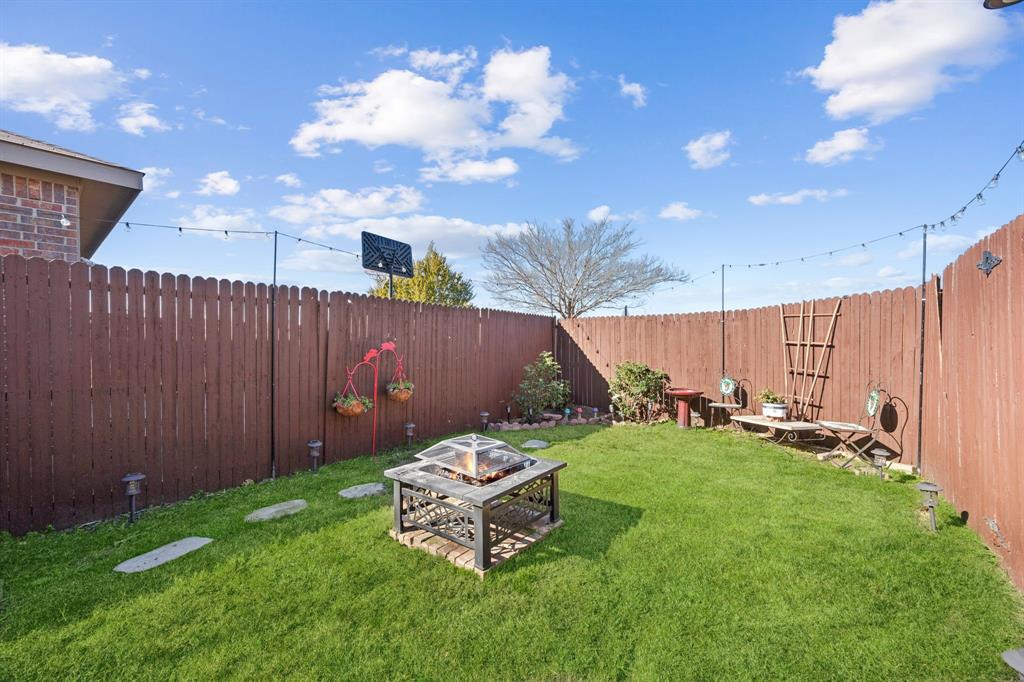 1601 Applegate Way Royse City, TX 75189 - Photo 24 of 28 a backyard of a house with table and chairs