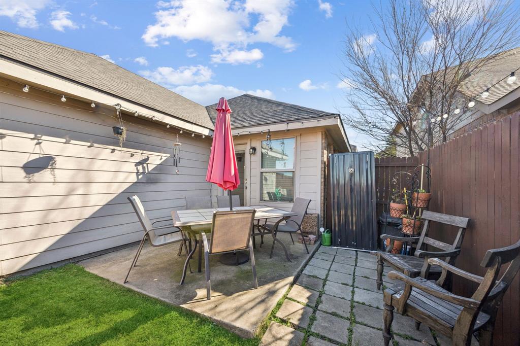 1601 Applegate Way Royse City, TX 75189 - Photo 26 of 28 a view of a patio with table and chairs and potted plants
