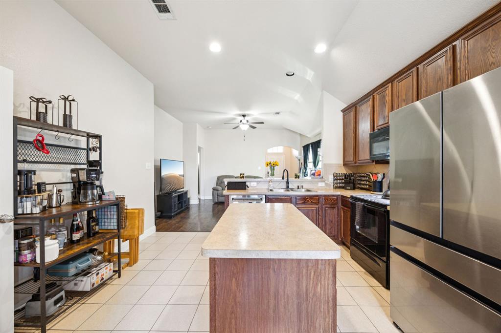 1601 Applegate Way Royse City, TX 75189 - Photo 9 of 28 a kitchen with refrigerator and cabinets