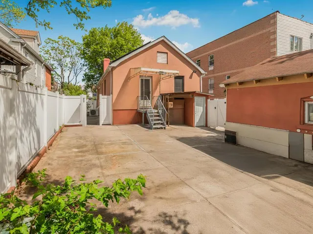 $799,000 | 1904 Lacombe Avenue | Harding Park