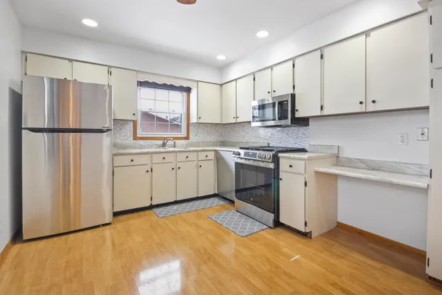 $319,900 | 736 Cottonwood Drive, Dyer, IN 46311