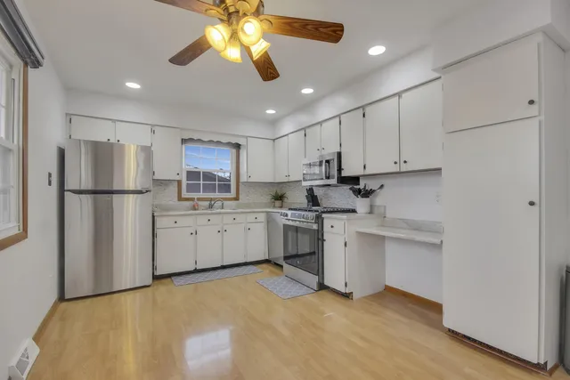 $319,900 | 736 Cottonwood Drive, Dyer, IN 46311