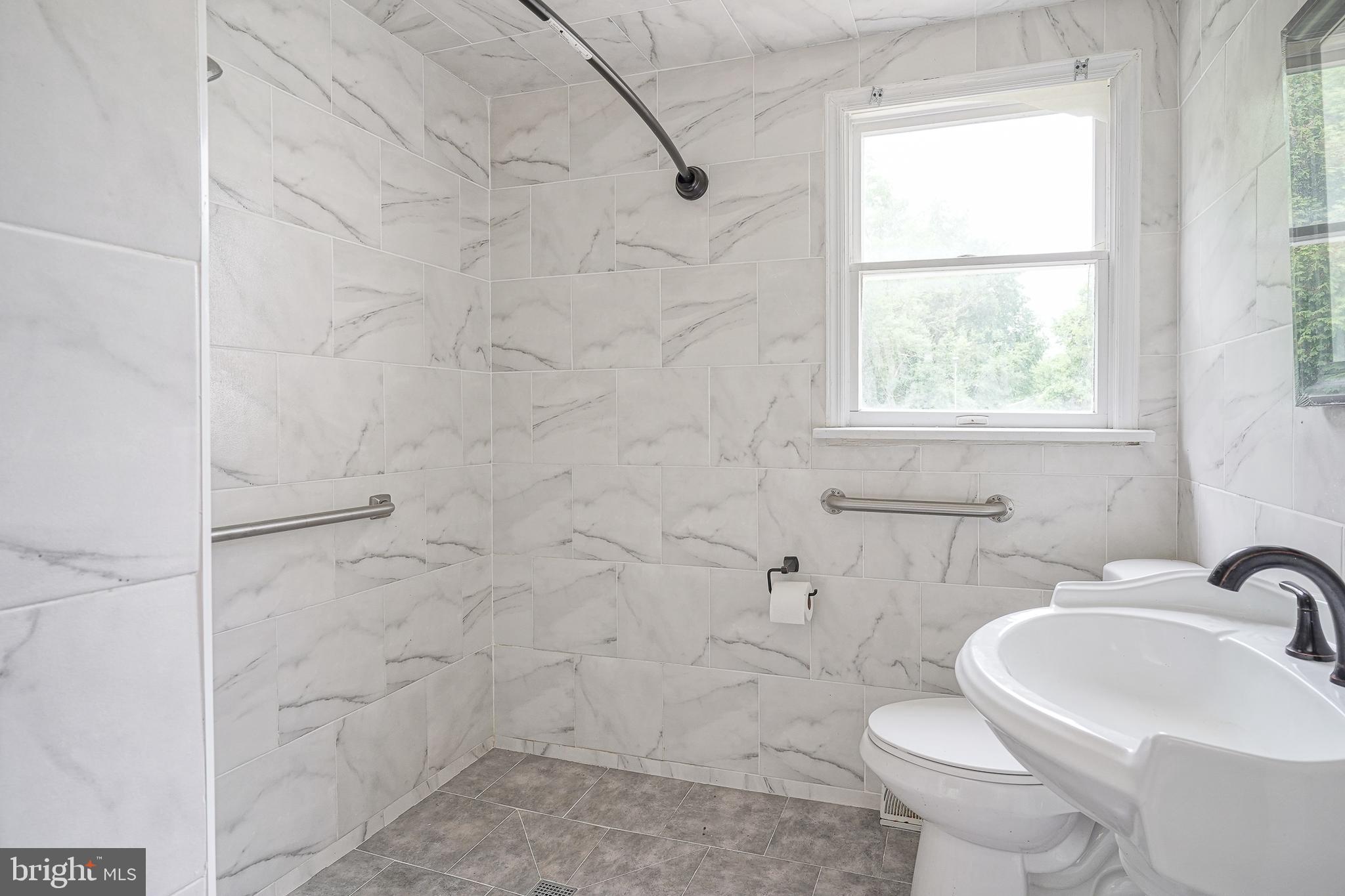 562 Hurffville - Cross Keys Road Sewell, NJ 08080 - Photo 6 of 35