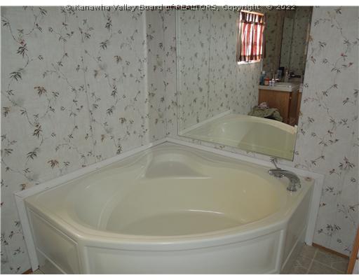 926 Wills Creek Road Elkview, WV 25071 - Photo 8 of 15 Master Bath/Spa.