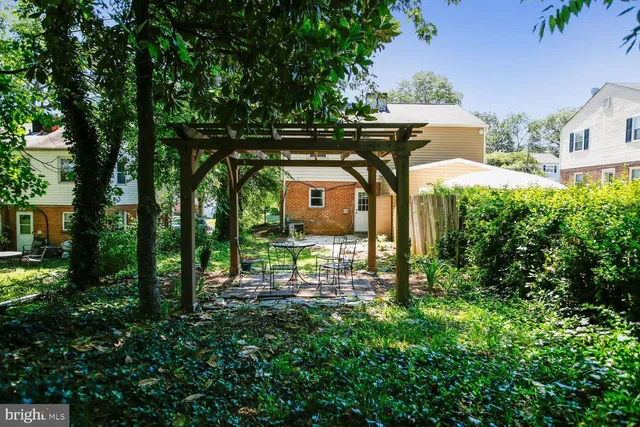 $2,490 | 5810 Fifer Drive, Alexandria, VA 22303