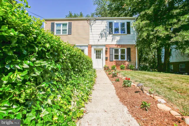$2,490 | 5810 Fifer Drive, Alexandria, VA 22303